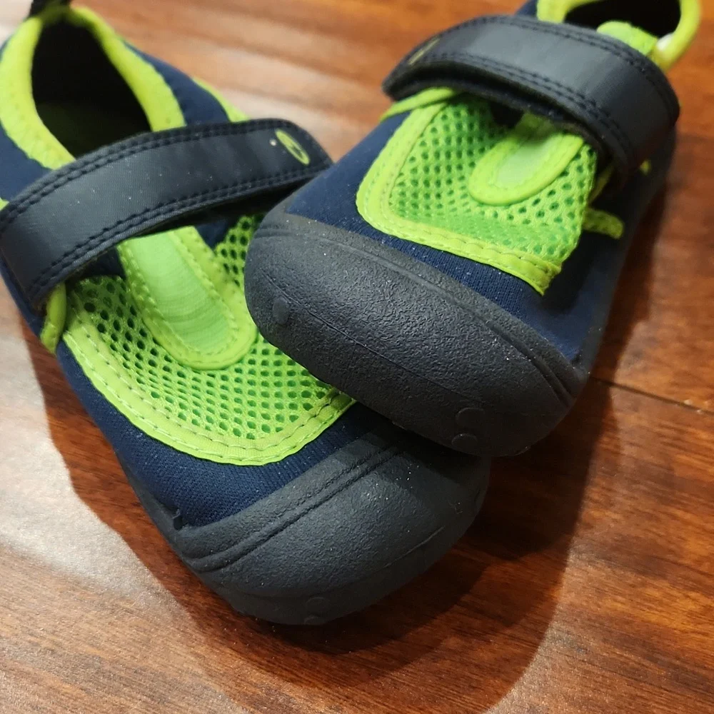 C9 Champion Water Shoes size L 9/10
